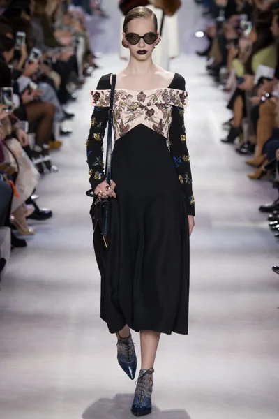 Look 10